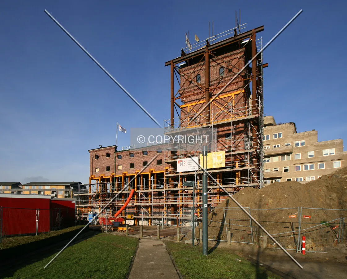Building split in two sections as seen from Museumlaan