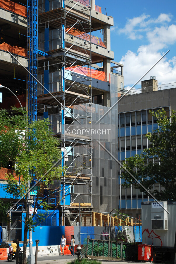 Facade installaltion progress to the southeast corner