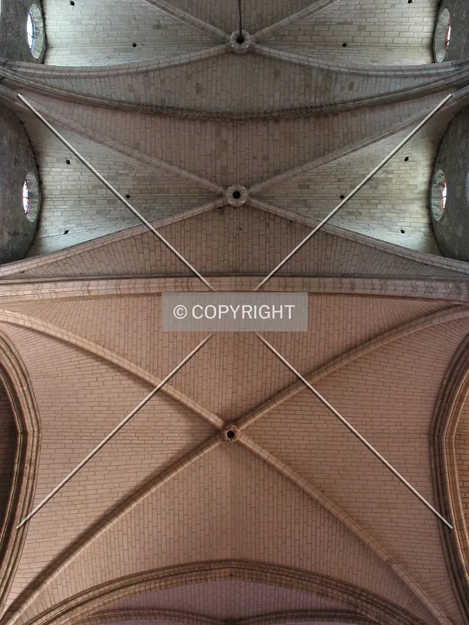 Ceiling at the crossing between nave and transept