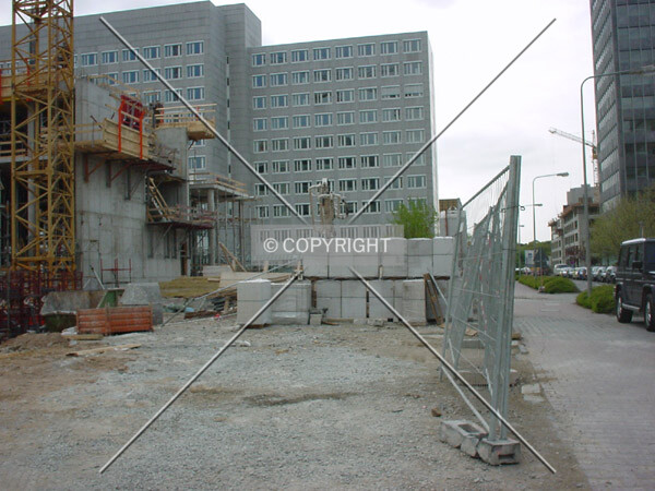 As seen from the site entrance; Herriotstraße 3 in the background