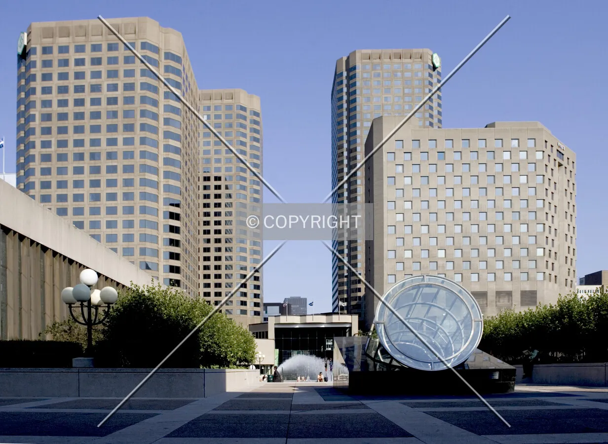 Western elevation viewed from Place des Arts plaza