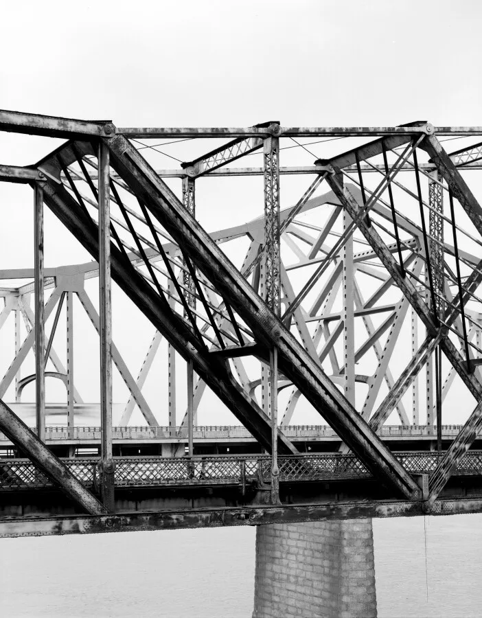 Cantilever span detail, looking west