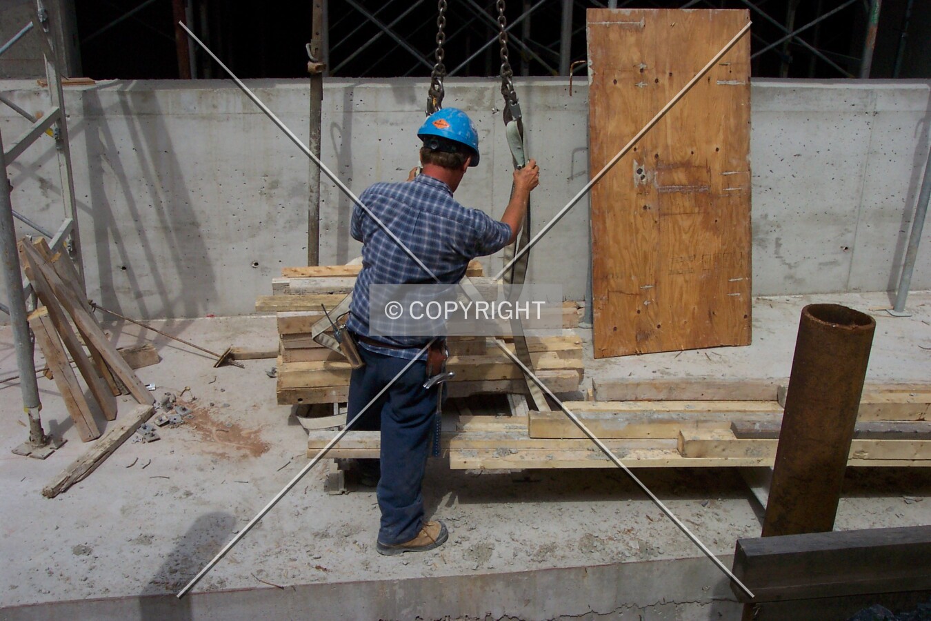 Connecting the crane's hook to building materials