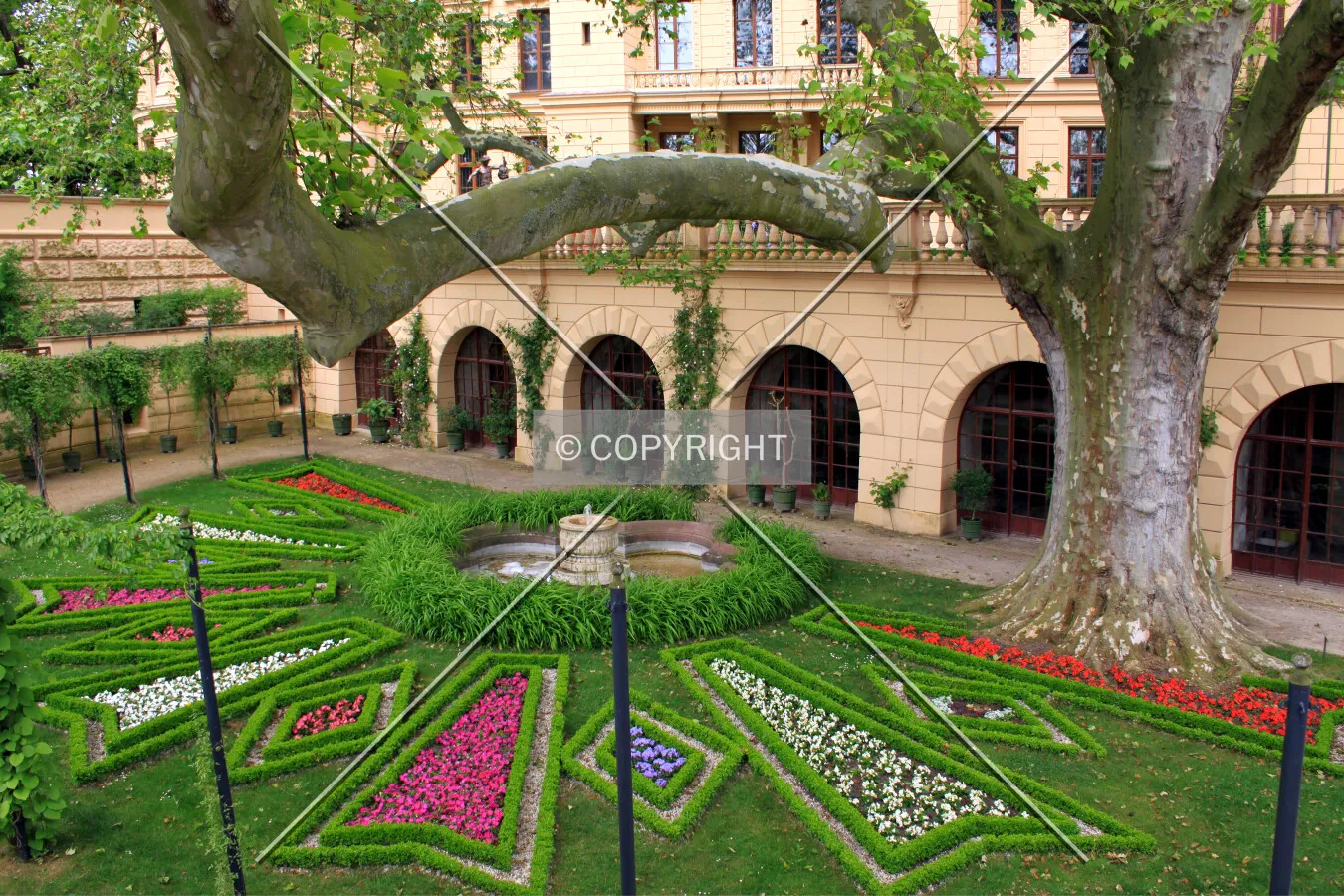 Sunken garden at the side