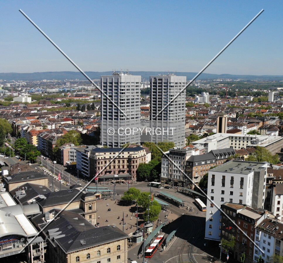 Bonifazius Platz Türme in Mainz - complex