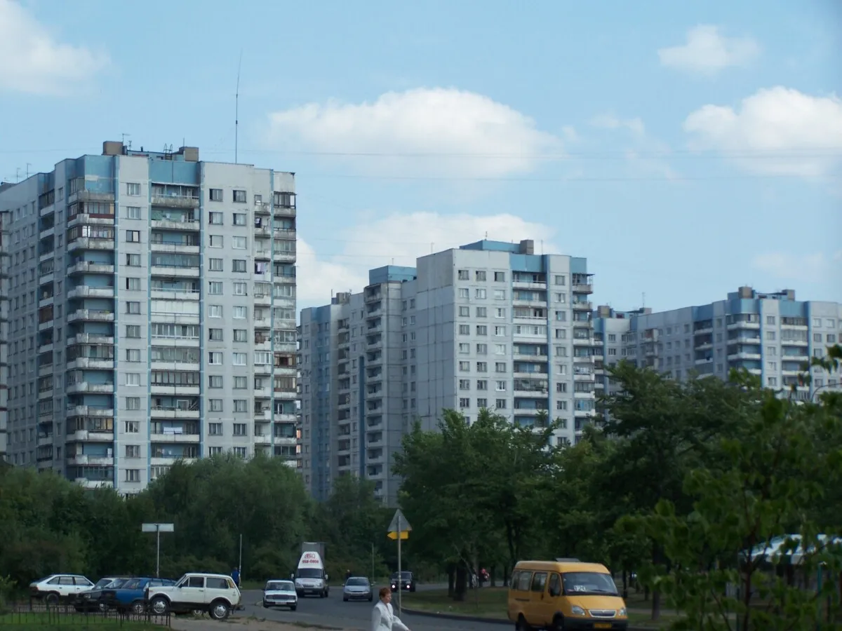 View across Ulitsa Korablestroiteley