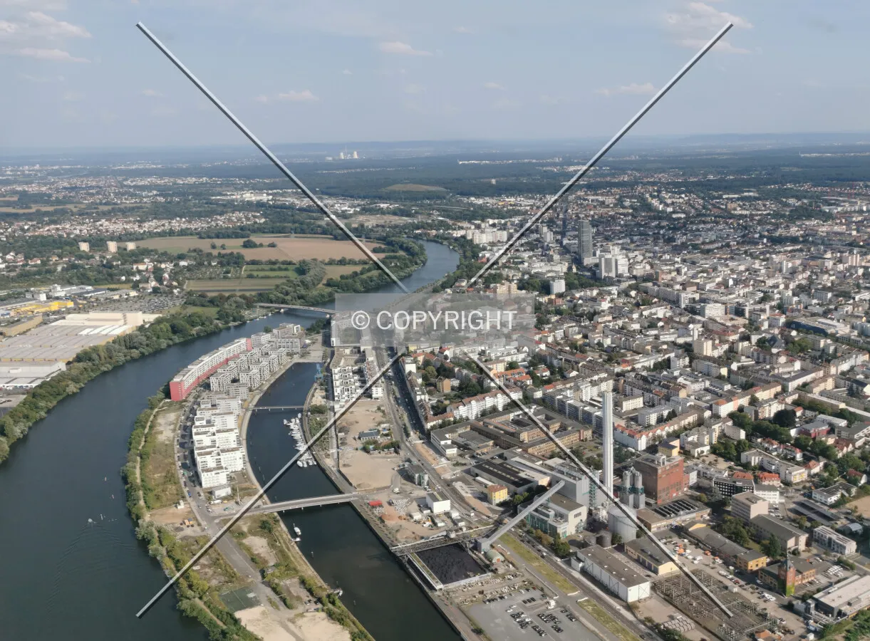 Flight with a helicopter from Egelsbach to Frankfurt - here: Panorama of Offenbach am Main