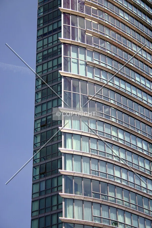 Partial view of the façade, midway up