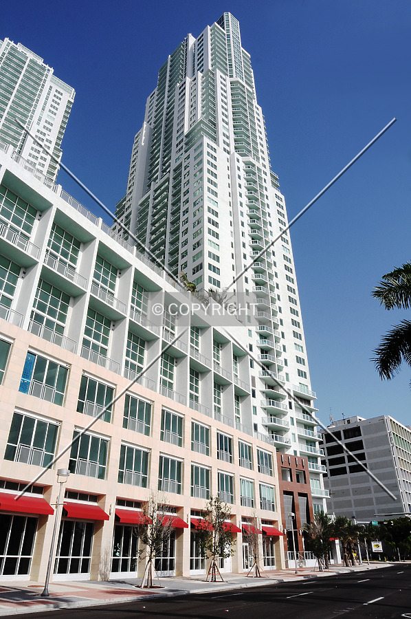 Looking up from the southeast along Biscayne Boulevard