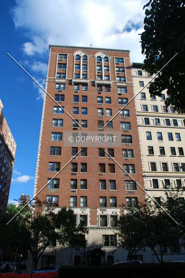 Looking up from Park Avenue