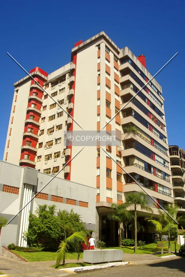 Looking up from across Osvaldo Aranha Avenue