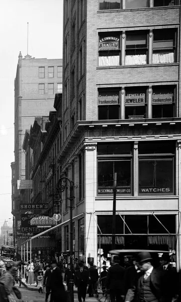 Photo 326-918-369