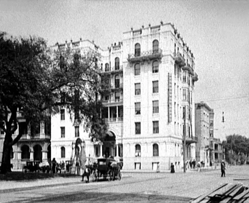 Photo 327-922-631