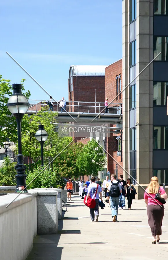 View west along the Thames footpath