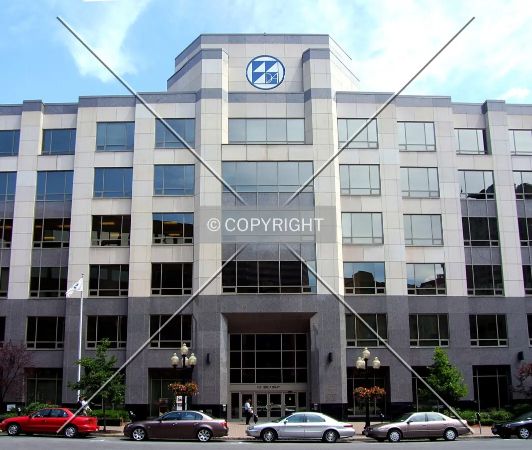 Main entrance area from the west on Broadway