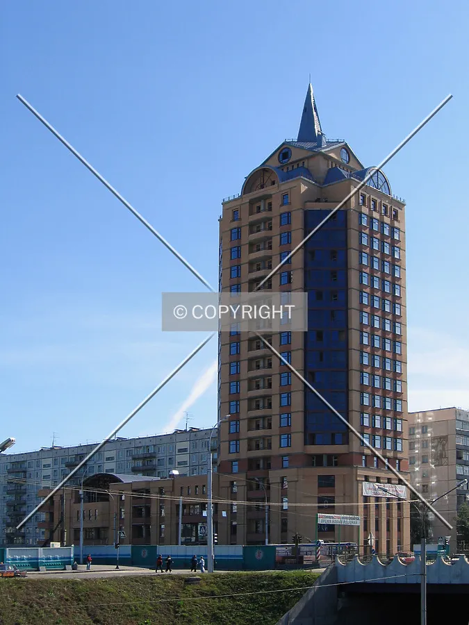 Looking from Ippodromskaya Street on northwestern side of building