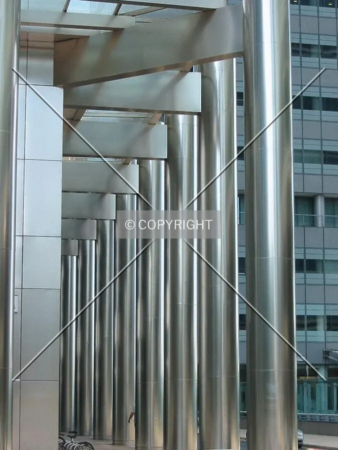 Steel columns line up along the Canada Square frontage
