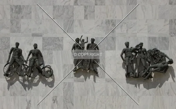 Sculptures above the 2nd Street SW entrance