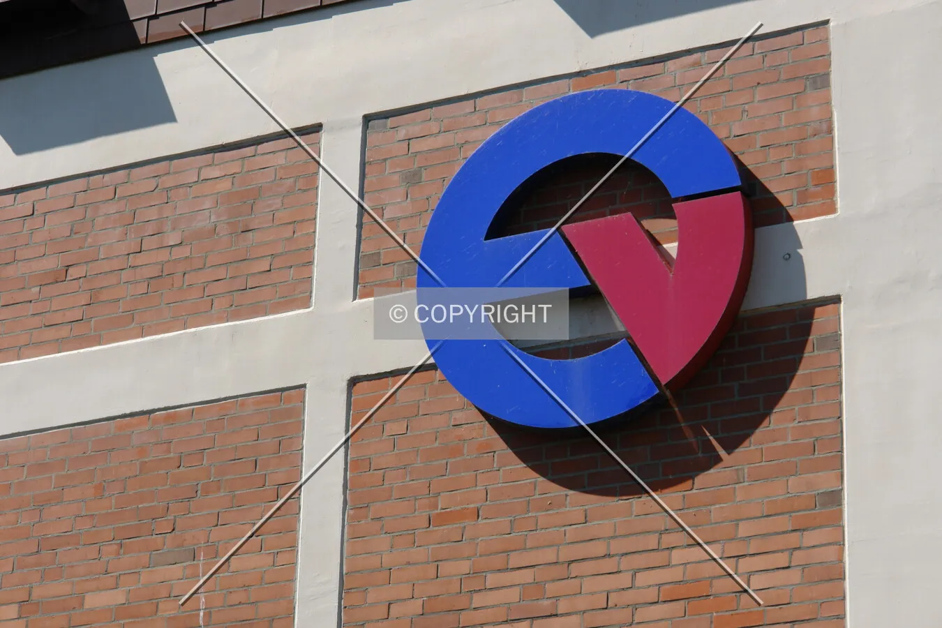 The logo of EVO Energieversorgung Offenbach on one of its buildings