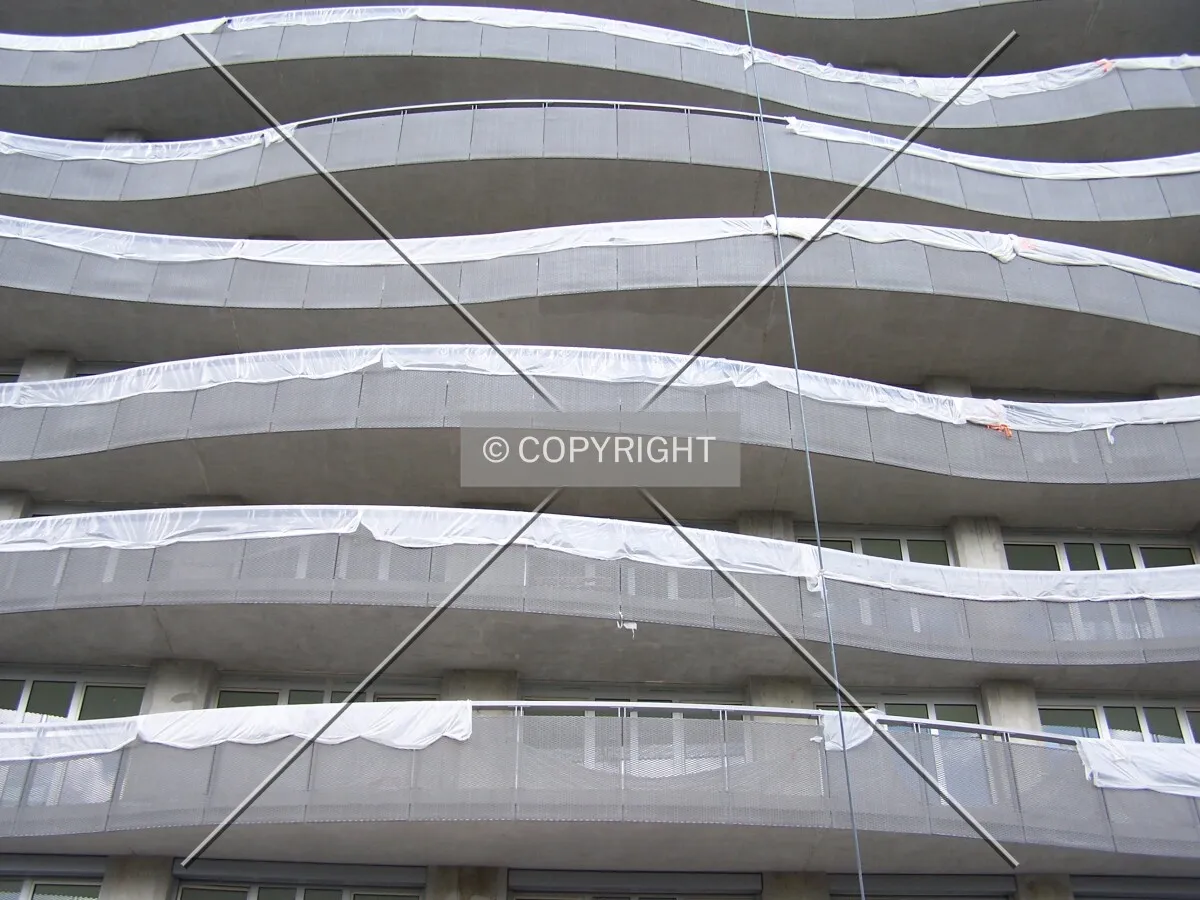 Vagues formées par l'odulation des balcons