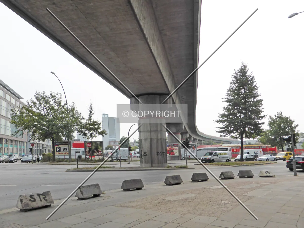 The elevated S-Bahn line in Hamburg Hammerbrook