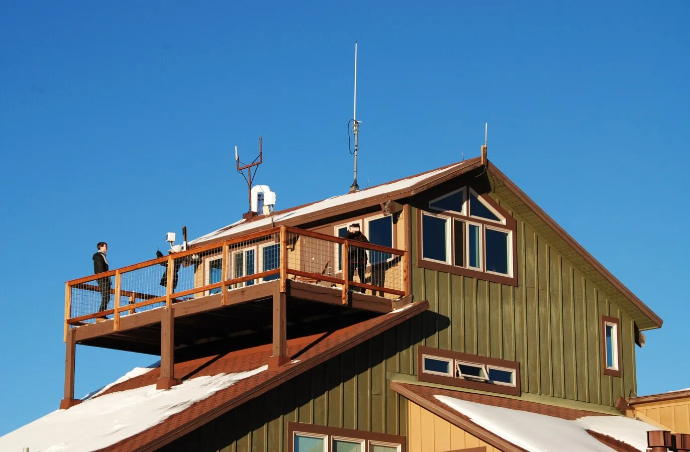 Upper level deck