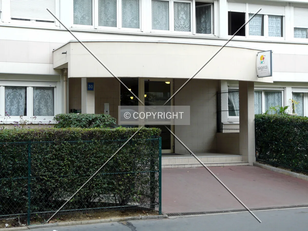 Entrance on Rue Nationale