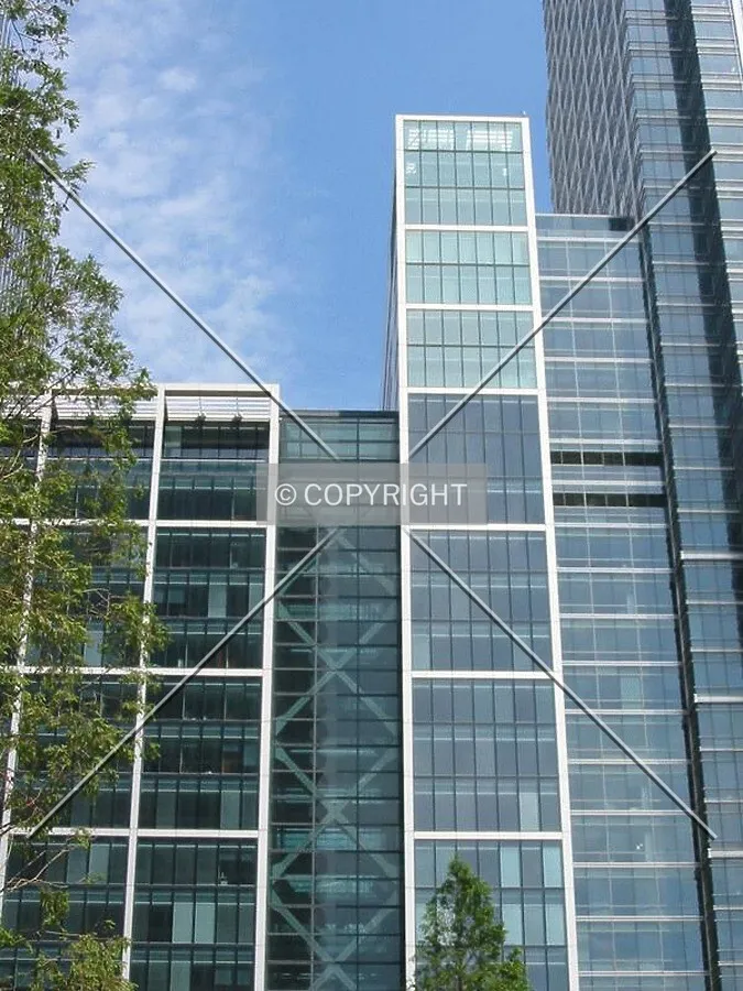 View showing the connection between 33 and neighbouring 25 Canada Square