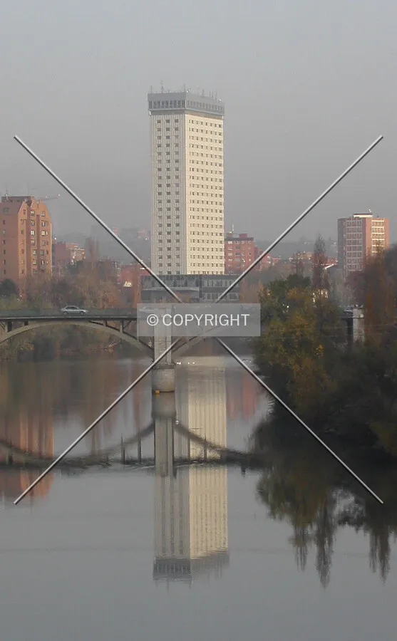 Building seen from Puente de Isabel la Catolica