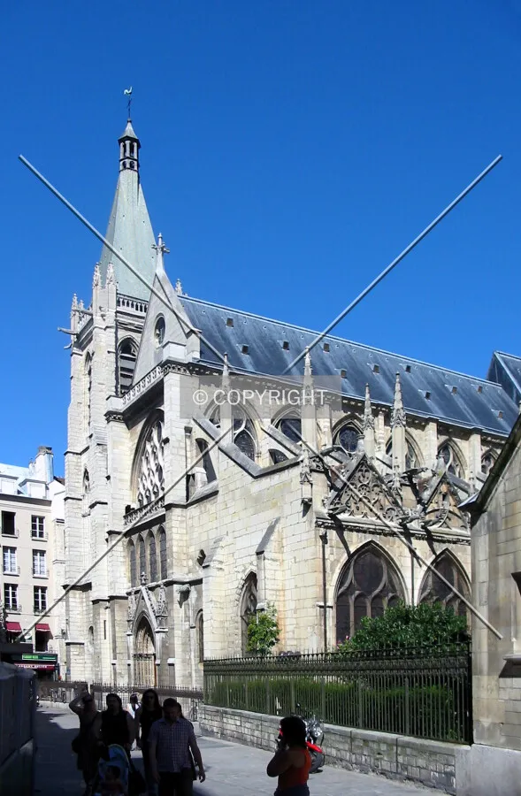View from Rue des Prêtres Saint-Séverin