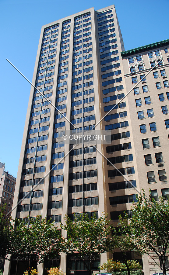 Looking up from Park Avenue