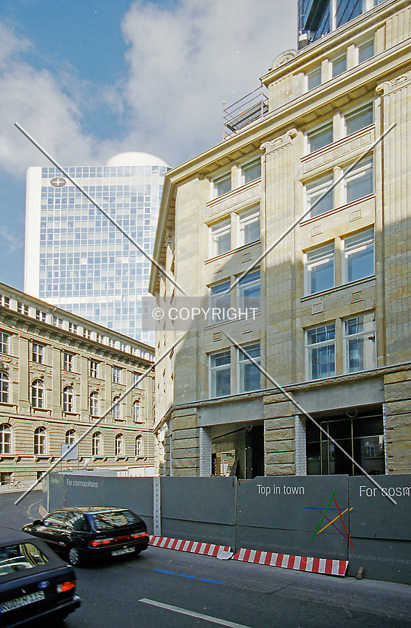 Photo 352-125-636