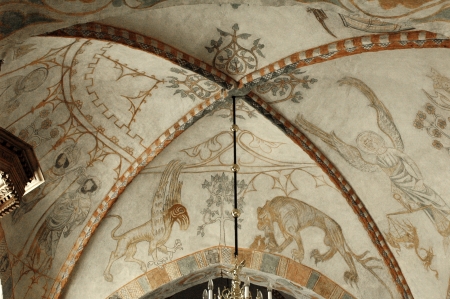 Painting of a griffin and a lion on the ceiling