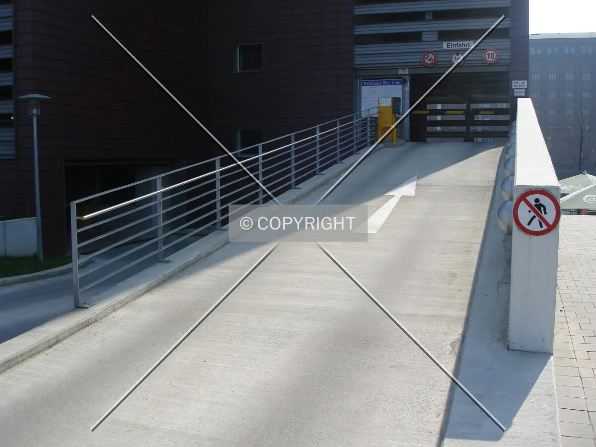 Photo 353-970-428