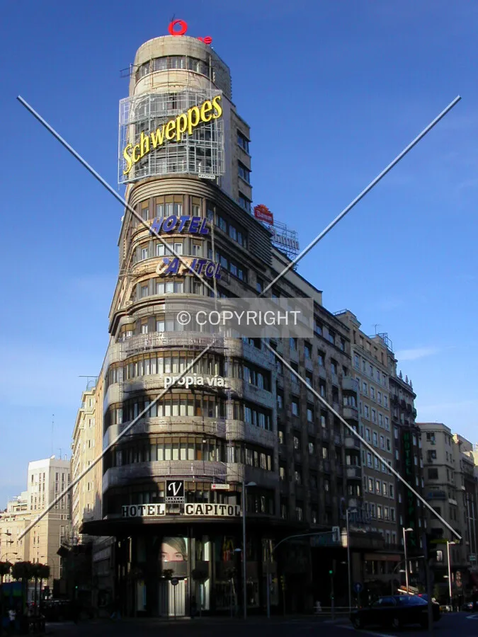 A view of the building from Gran Via