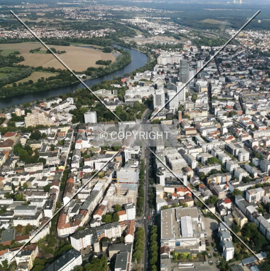 Flight with a helicopter from Egelsbach to Frankfurt - here: Panorama of Offenbach am Main