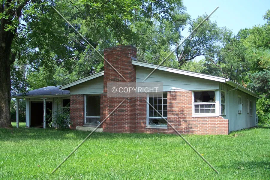 Photo 360-627-696