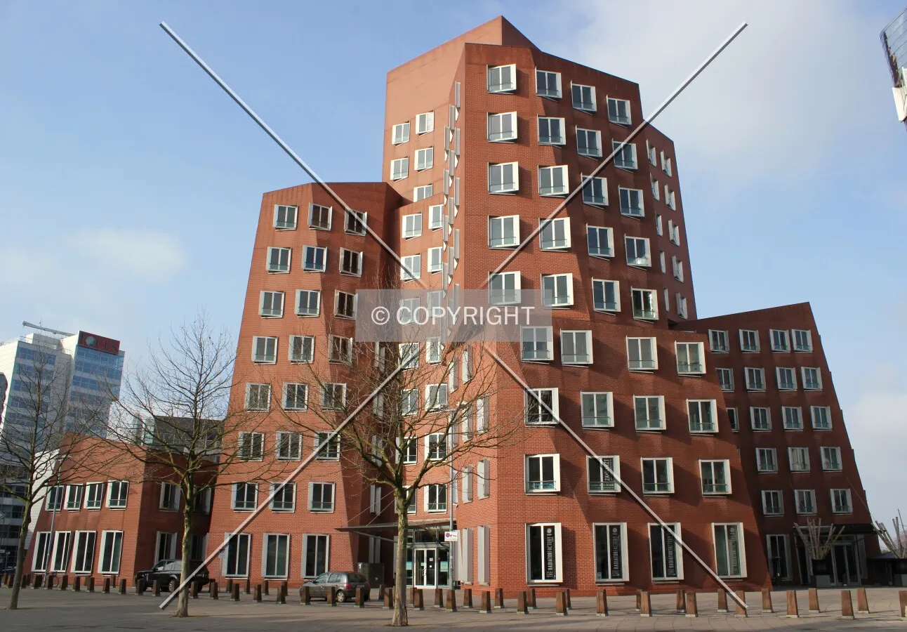 The southeast face viewed from Stromstraße.