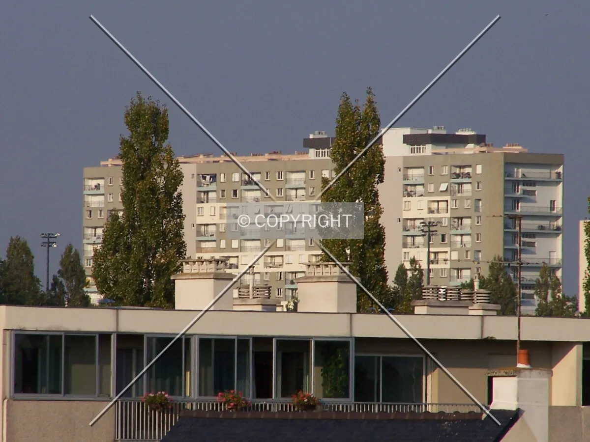 Angle sud-ouest vu depuis le quartier de Bréquigny