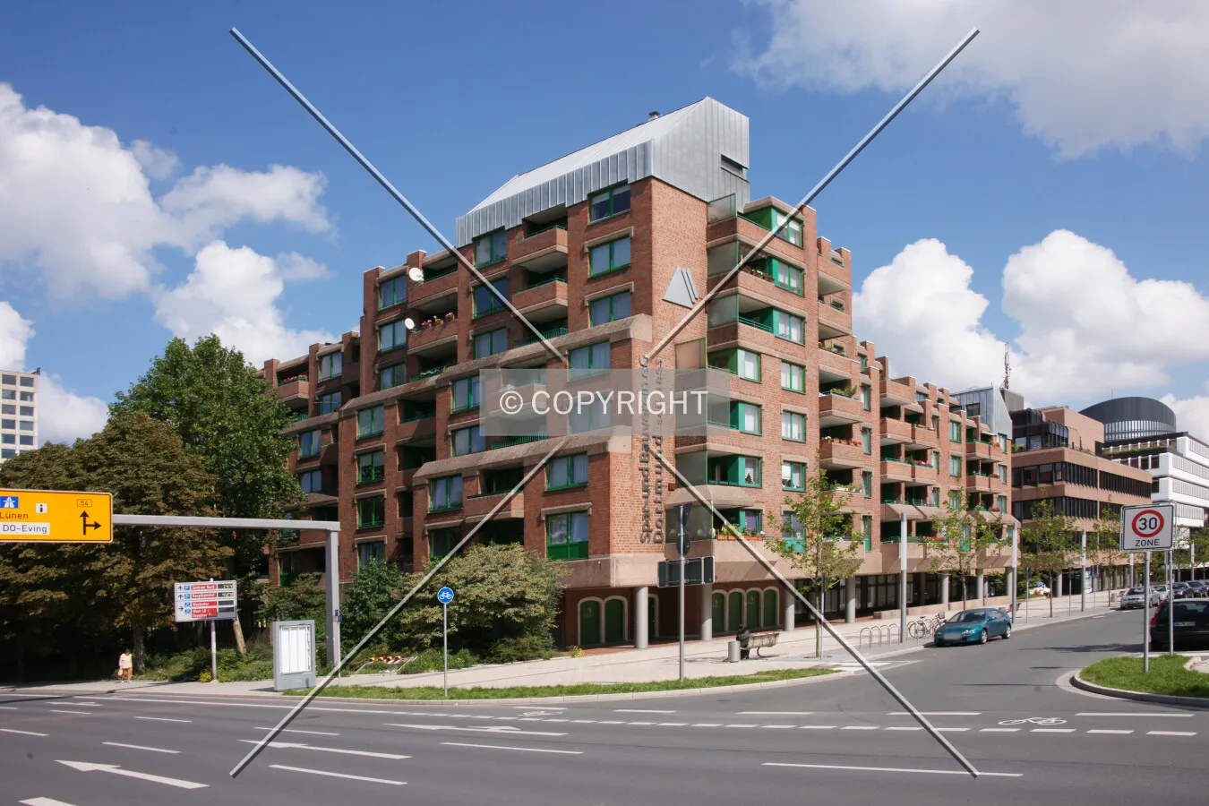 A building with the sign Spar- und Bauverein eG Dortmund