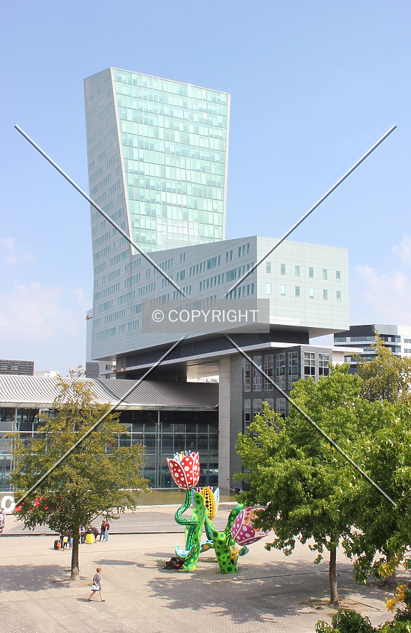 West view from Avenue le Corbusier.