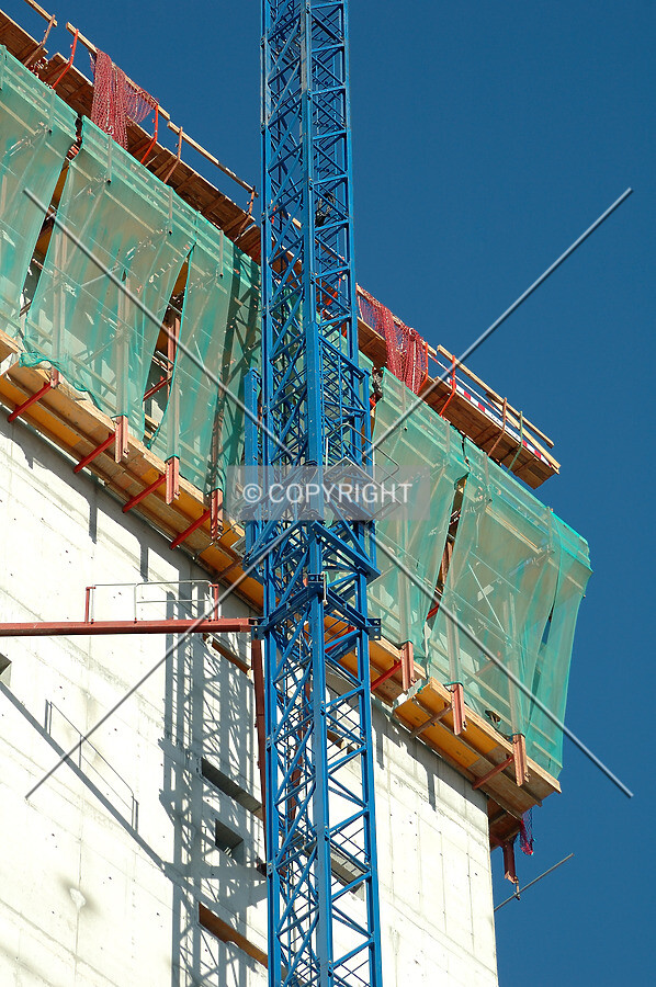 Crane system ready to climb