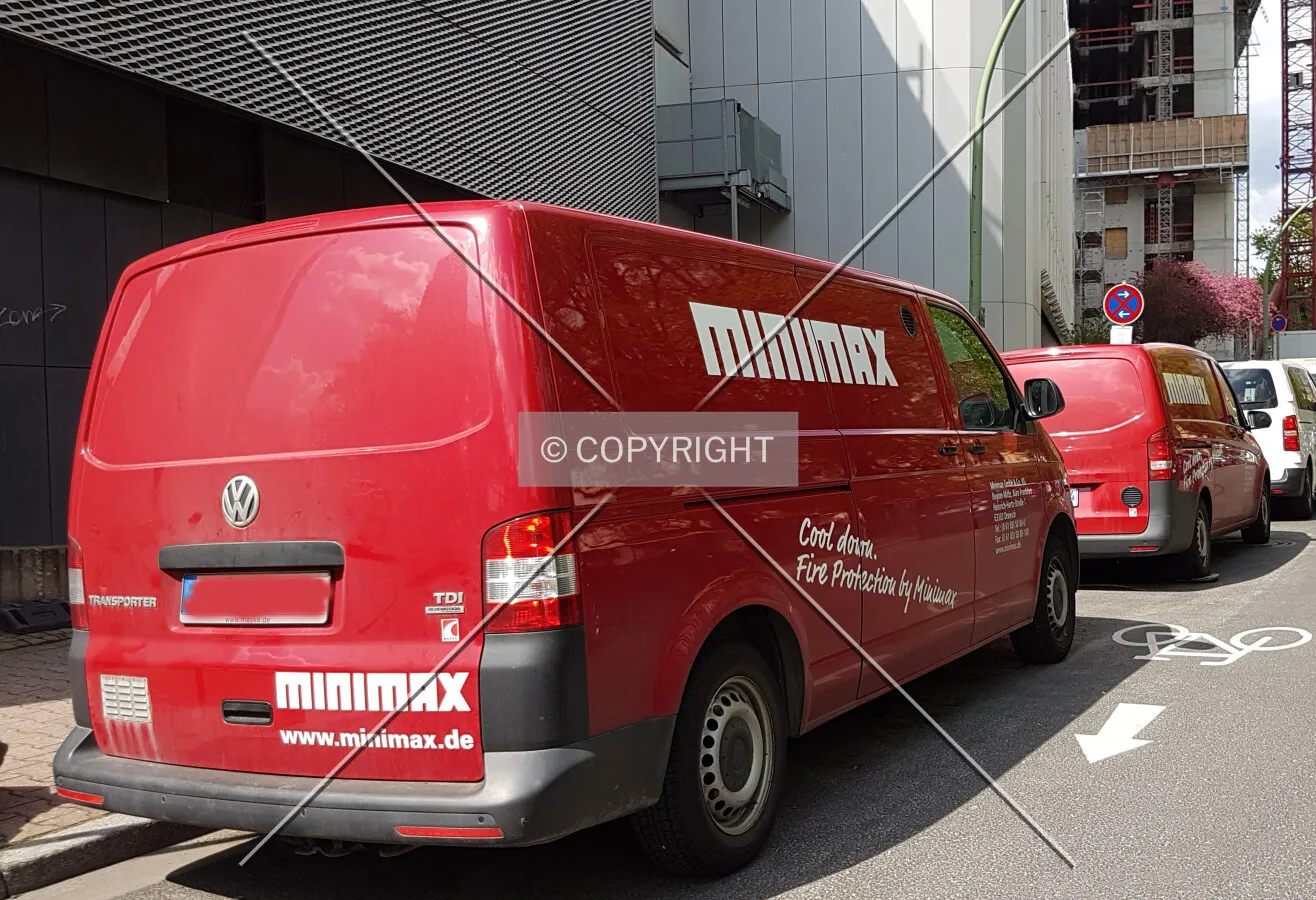 Minimax service vehicle