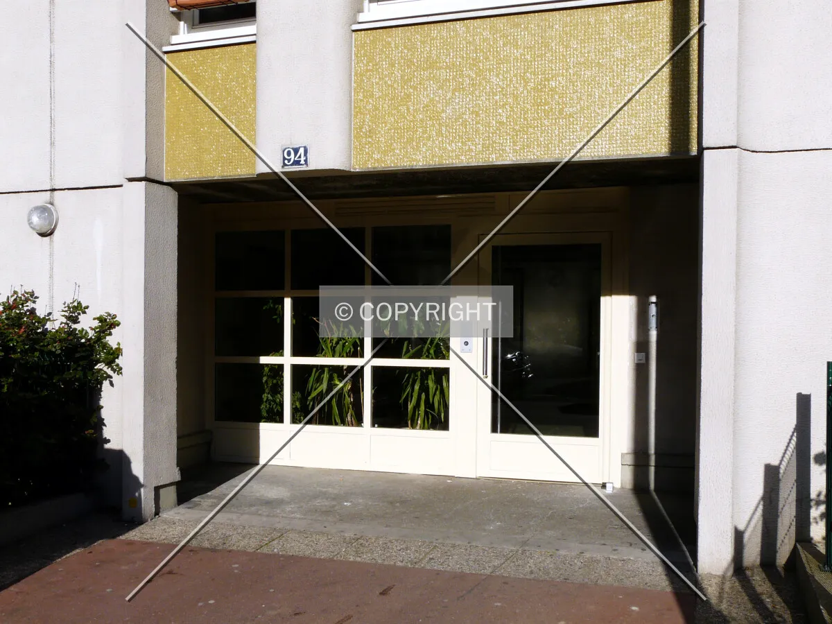 One of the two entrances (No 94)