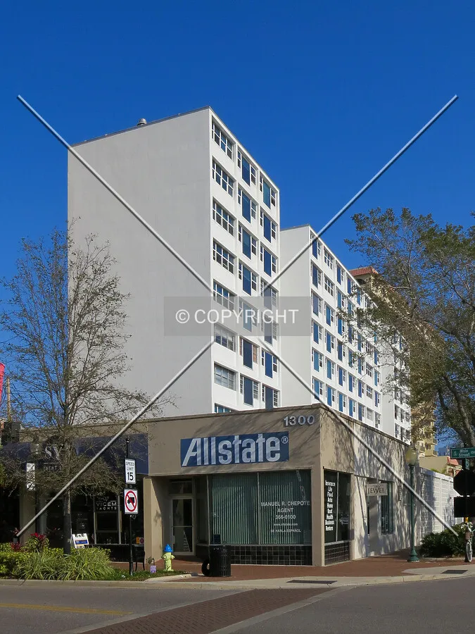 View to the southeast along Gulfstream Avenue