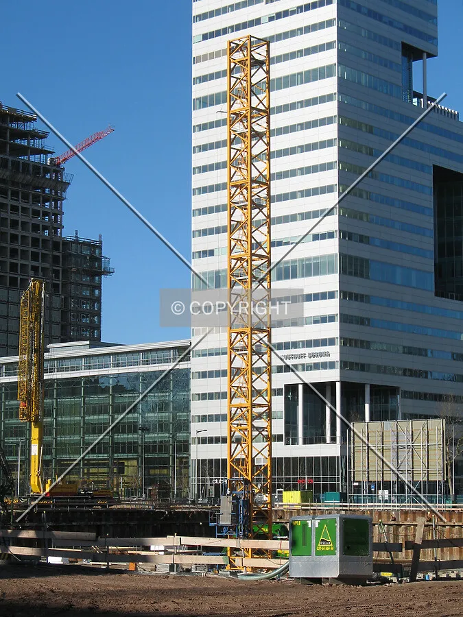 Tower crane erection seen from De Boelelaan