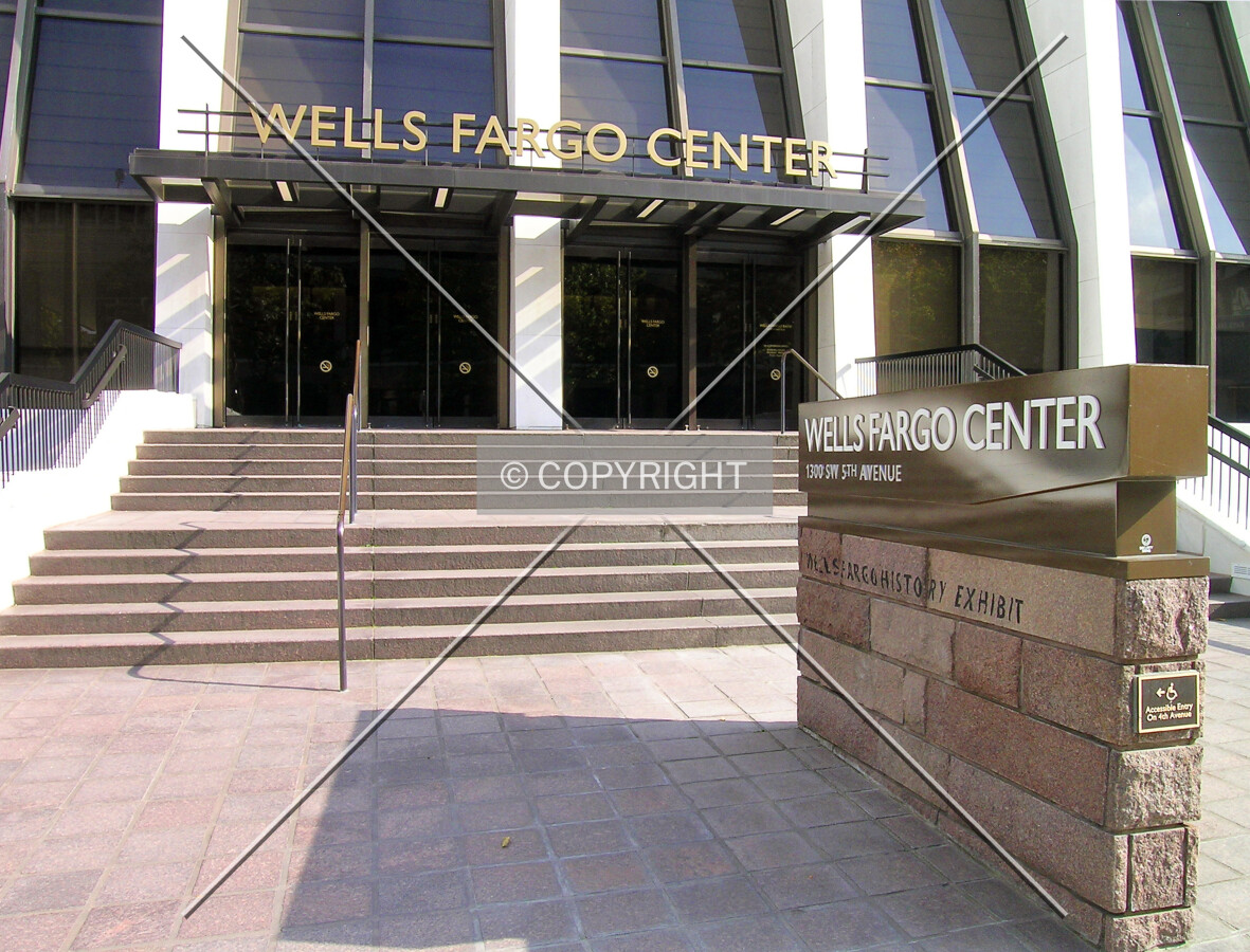 Building sign and entrance area