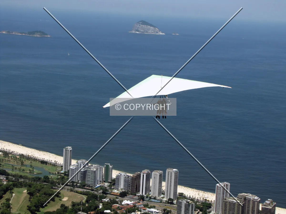 Hang-glider hovering over São Conrado