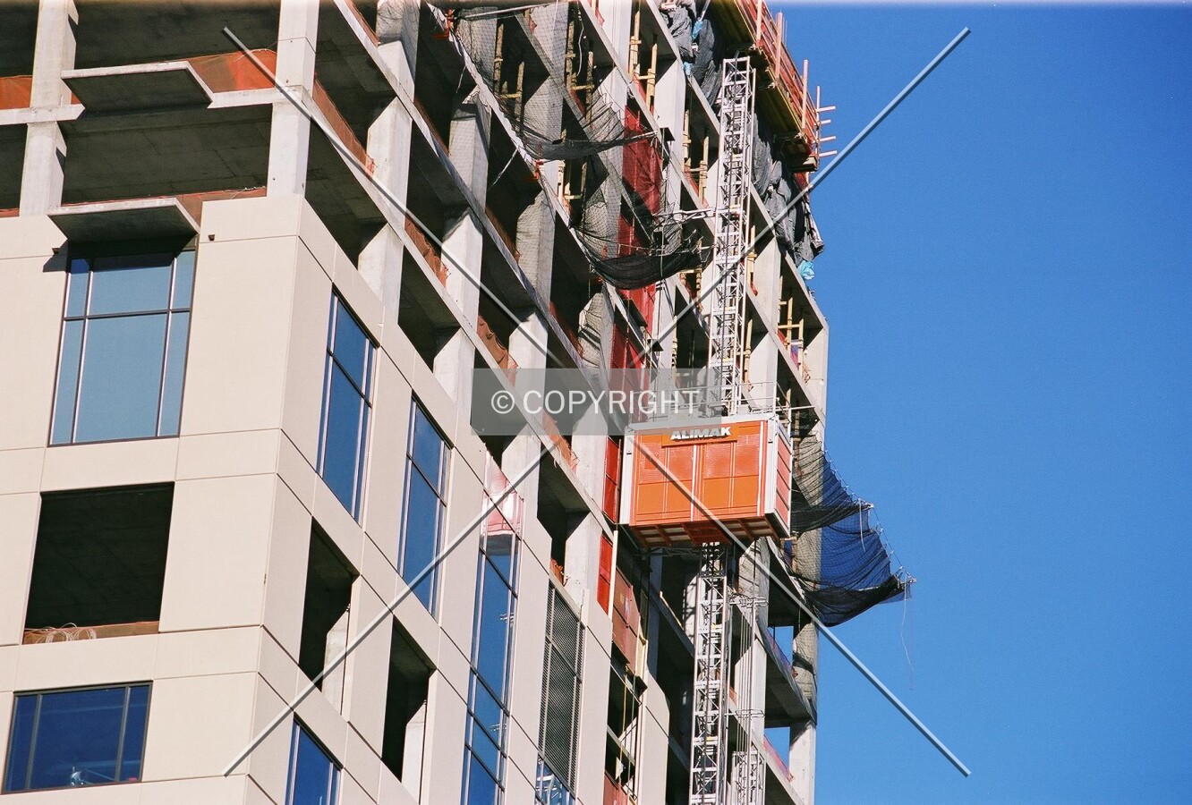 Construction elevator