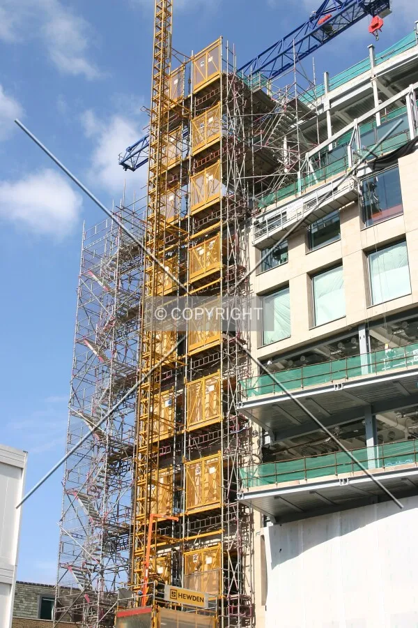 External construction hoist